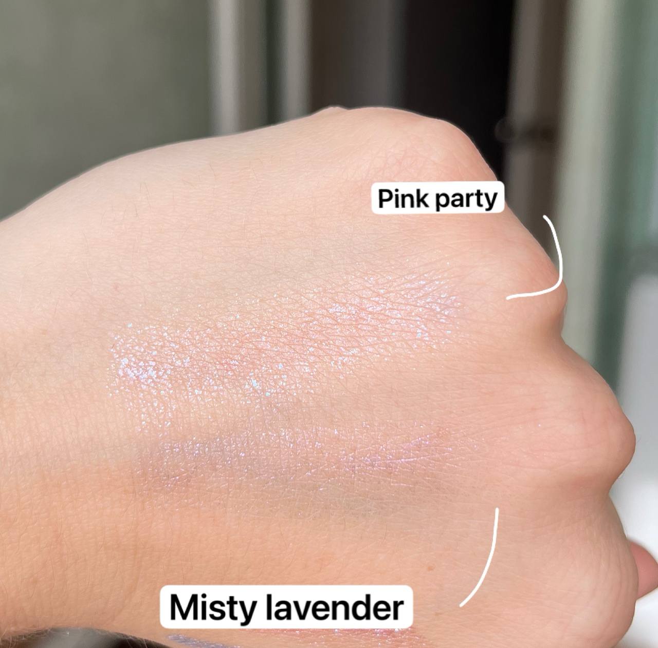 Хочу поделиться дешевыми любимками сияшками, relouis pro sparkle liquid
Оттенки 31 pink party и 34 misty...