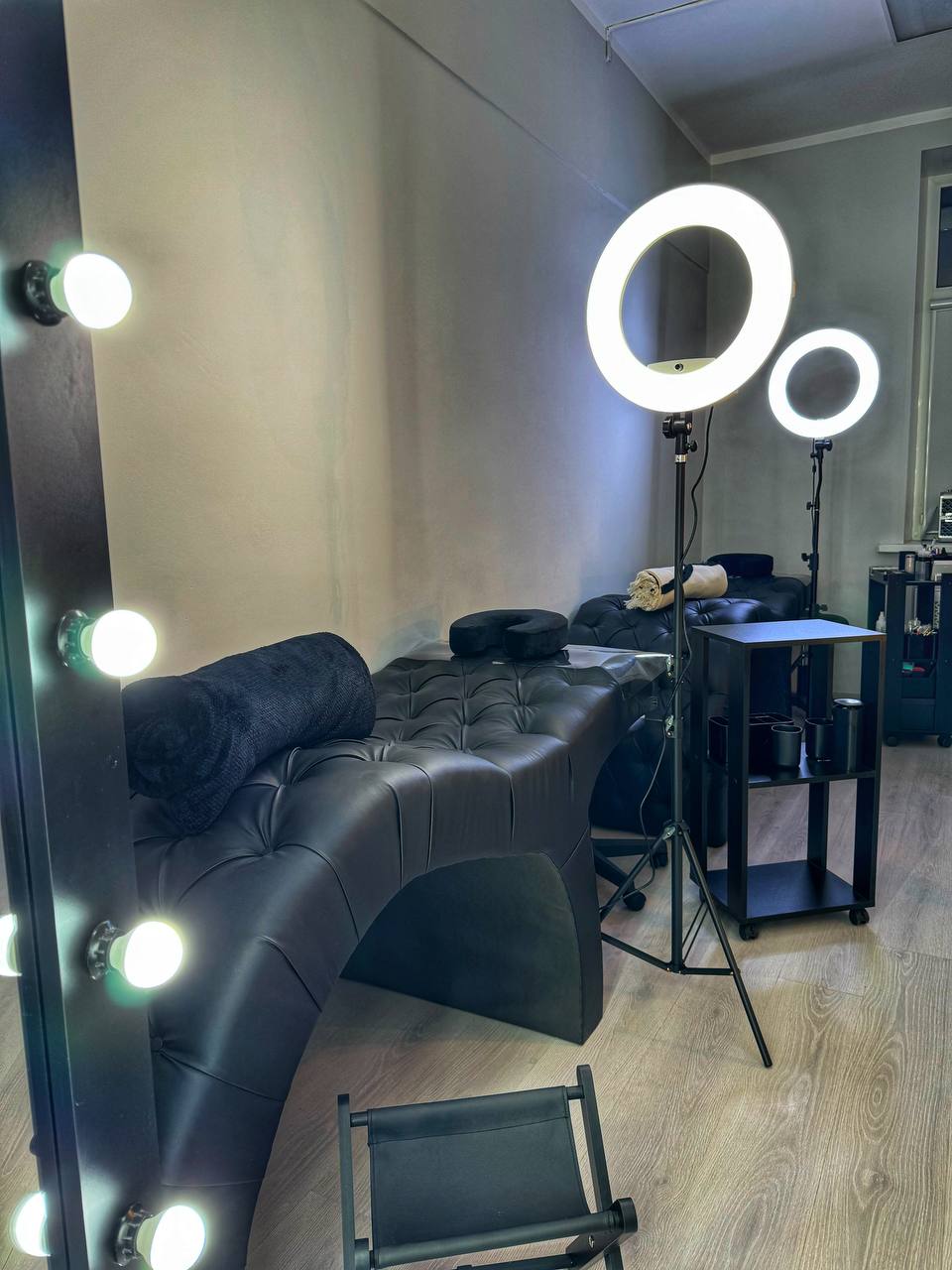 Ещё часто берут такие формочки, чтобы меньше мыть воскоплав  

 https://beautyhunter.com.ua/forma-dlya-voska-iz-folgi/#dostavka-0...
