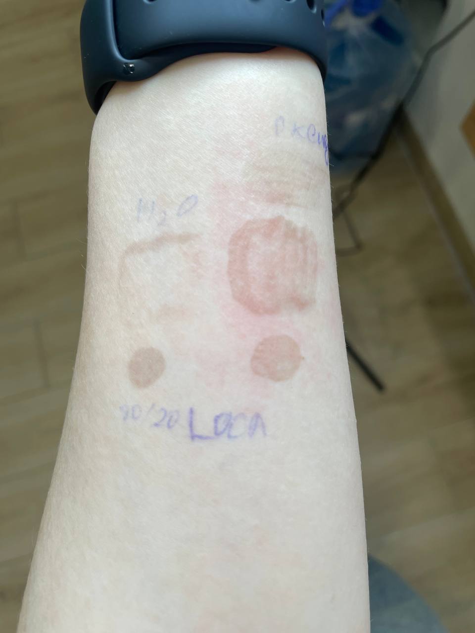 Девочки, подскажите, пожалуйста, кто  краситель loca сочетает с оксидом от рефектоцил? 

Сейчас попробовала...