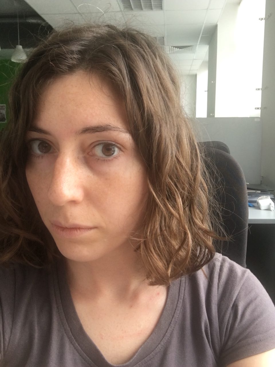 я тоже жду)) на второй день сегодня делала воду с бананом гарнье, вроде пригладилось и ничо выглядит,...