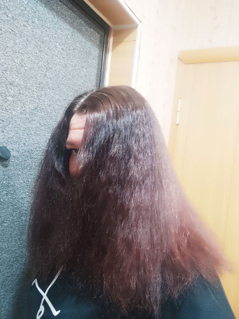 ДВ. Поскажите пожалуйста, неудачное окрашивание хной, можно ли её смыть смывкой, или перекрасить краской?...