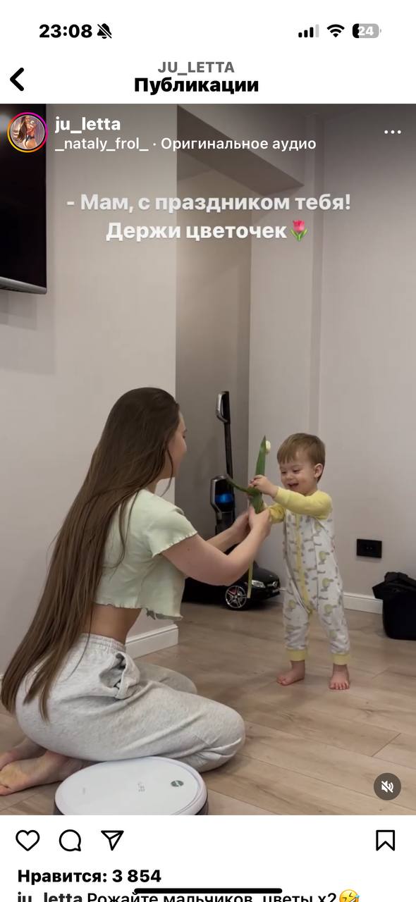 Ищете куда железо уходит и/или почему не всасывается. То, что гемоглобин пока еще нормальный, особо ничего...