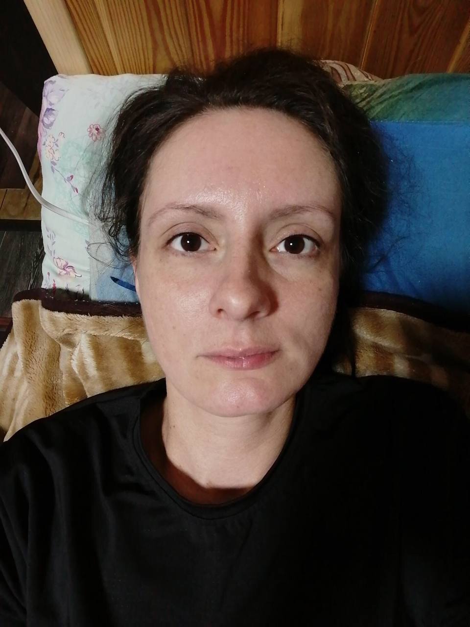 Здравствуйте, помогите пожалуйста подобрать цвет  девушка попросила не темные...
