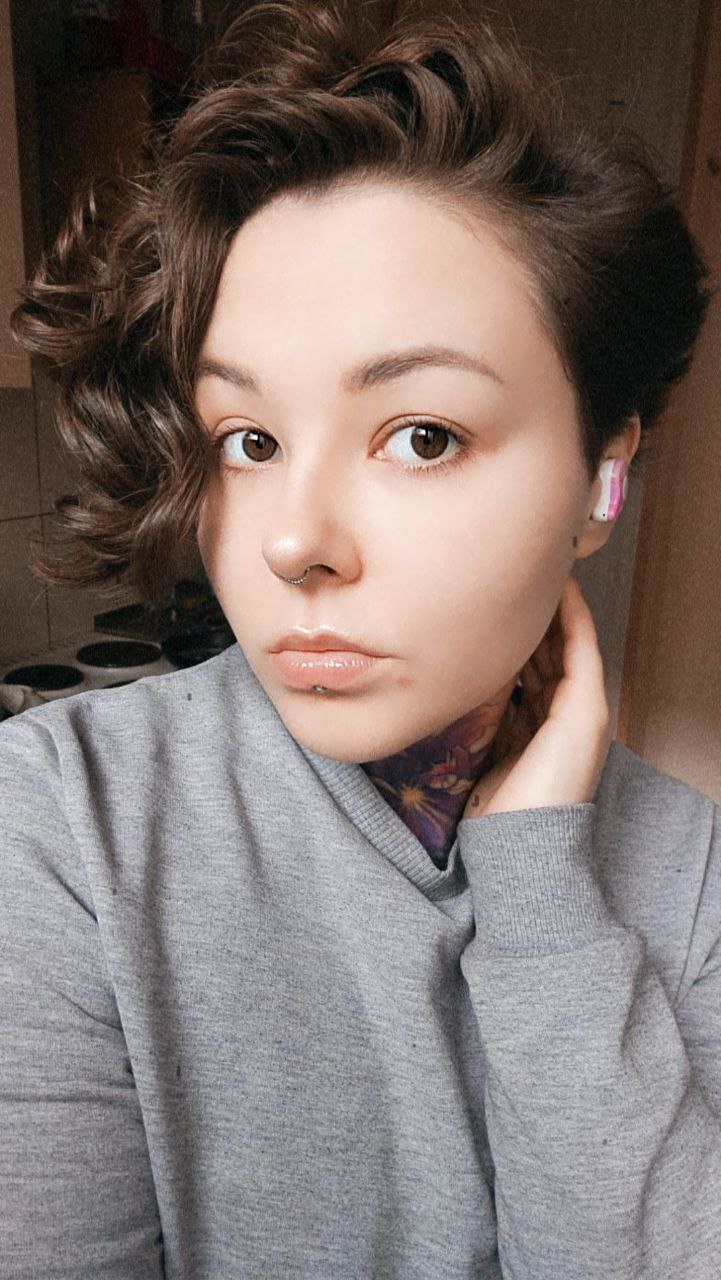 Так, в общем чате уже похвасталась, пора и сюда написать)Была на стрижке в Так и Ходи, дико счастлива...