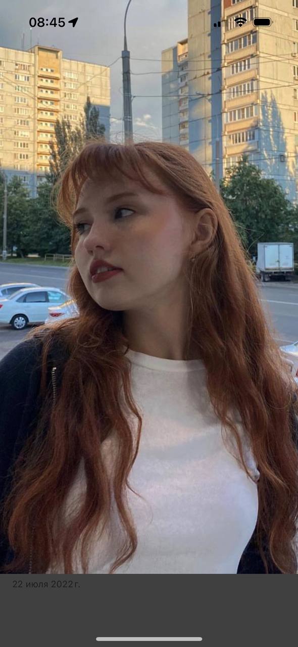 дело в том, что она пришла моделью, внимание, бесплатно, для моего контента и ни слова не сказала. 

я...