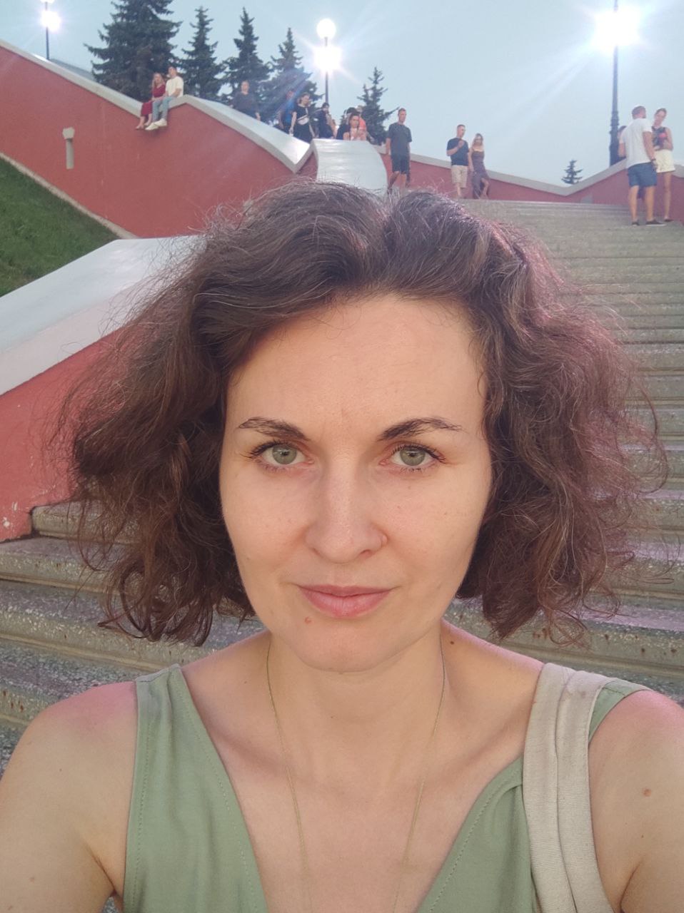 12!!!! Дней не мыла голову     рефреш каждый день из пульверизатора водой, просто водой) и один раз пенкой....