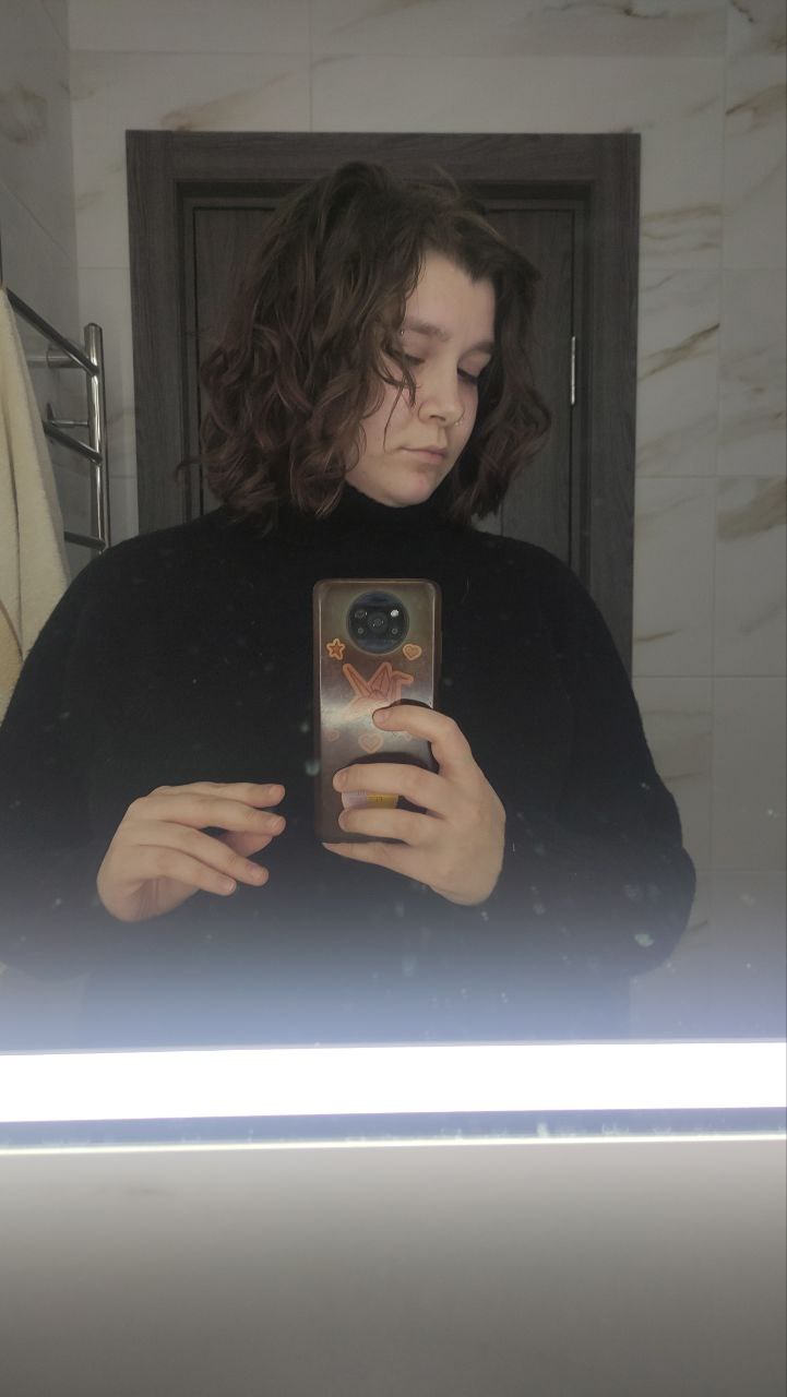 Тем временем я, кажется, приручила Капус. Ему всего-то стоило дождаться появления у меня лубриканта.
Волосы...