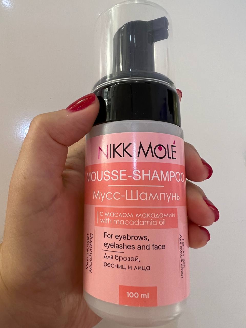 Использую в качестве подготовки сначала шампунь для бровей от Nikk mole, прям на щеточку наношу и по...