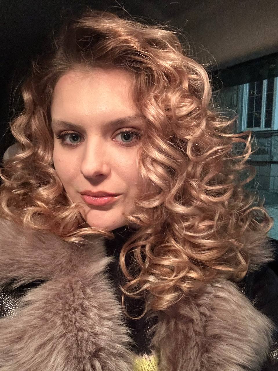 Мне на осветленный блонд средне-высоко пористый оч подошла маска insight dry hair, даже переувлажнение...