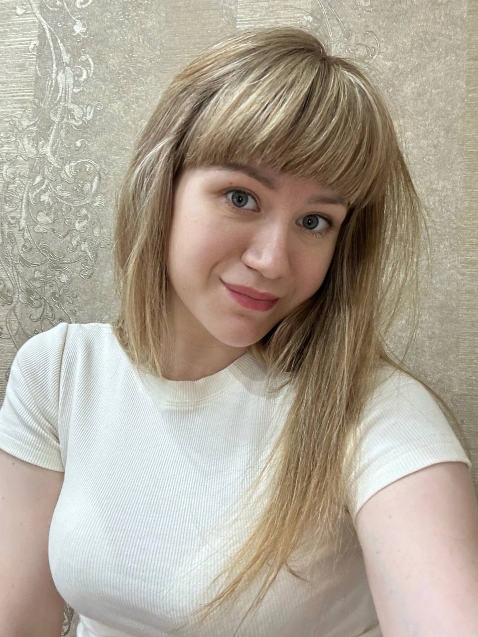 На днях мелировала девушку из шоколадного цвета, хоть бы одна волосинка упала…...