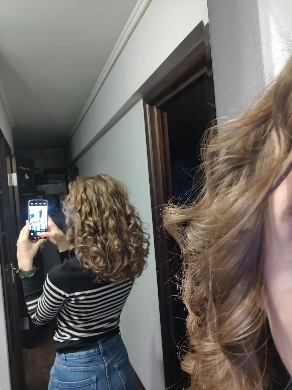 У меня сегодня вышло что-то по моим меркам красивое. Правда,  пока дошла до работы всё растрепалось)...