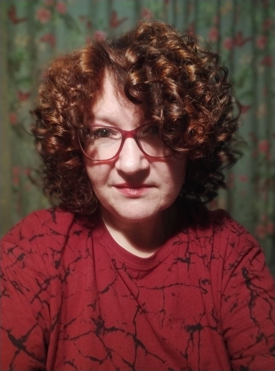 Галина, а вы думаете на счет завивки?И сомнения, что волосы жестче и суше станут? 
Мои волосы мягкие...