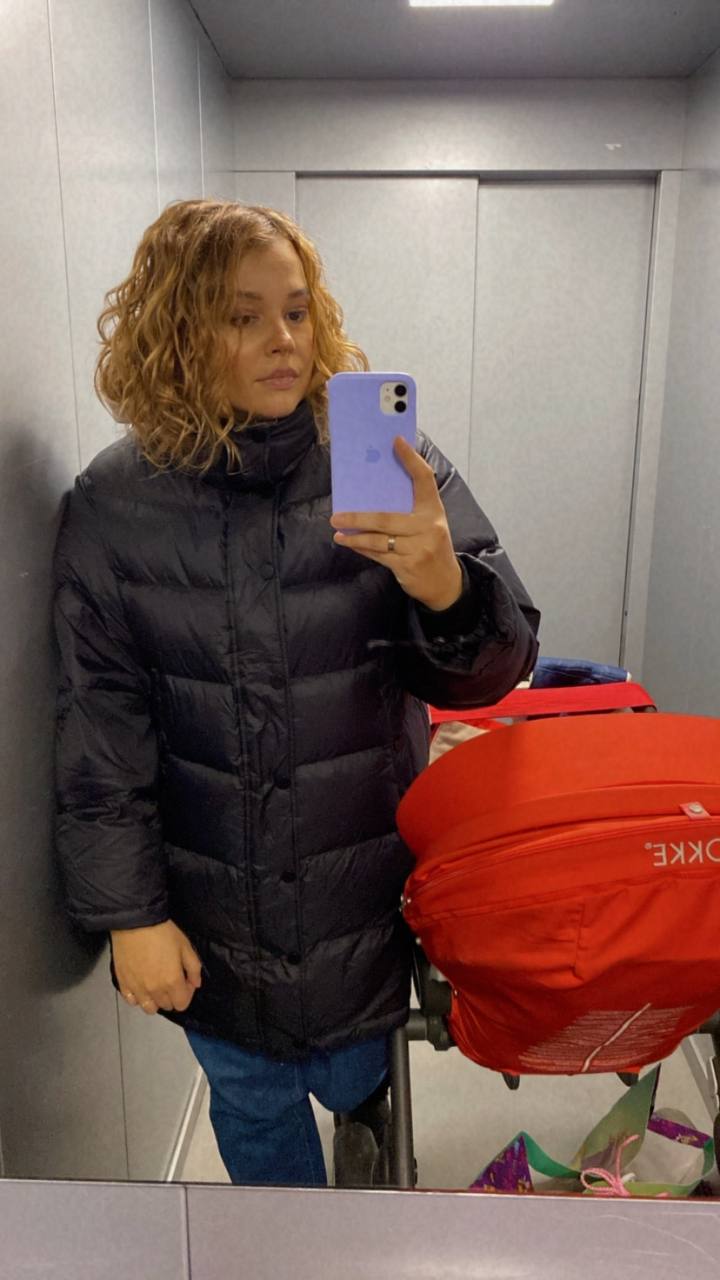 У меня сегодня все мелко, но я нашла комбинацию, которая не умирает под шапкой и двумя капюшонами. На...
