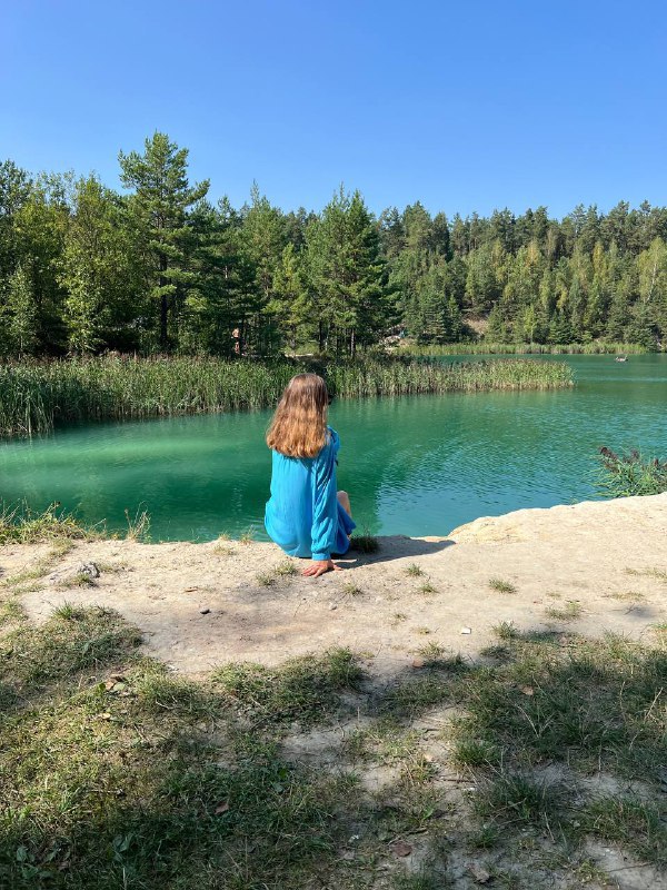 1 - так было до ковида, волосы немного подкручены и все, никаких пенок, лаков. 2 - пух после ковида,...