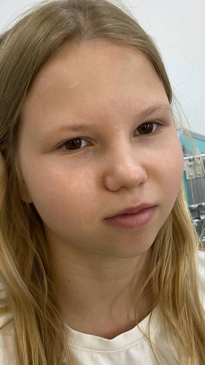 А чем? Девочка хочет просто осветлить брови на пару тонов...