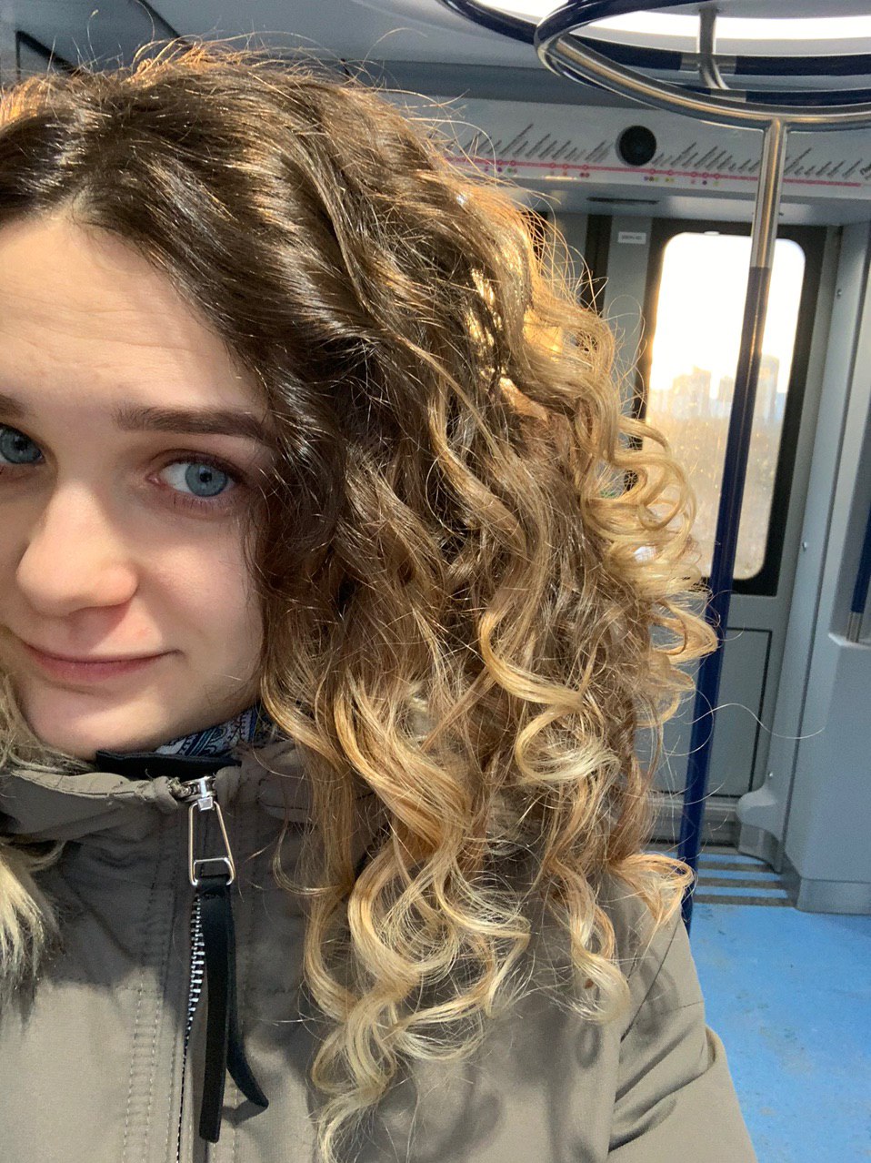 Всем привет!  о BeCurly. Стригли на сухую у мастера Евгении. Потом помыли голову и уложили гелем Дева...