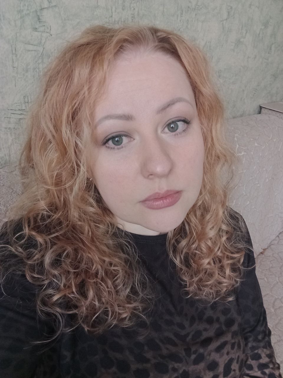 Ох, я сейчас заново ищу) ибо сначала со своими волнами ходила, были одни комбинации. Потом завивку сделала...