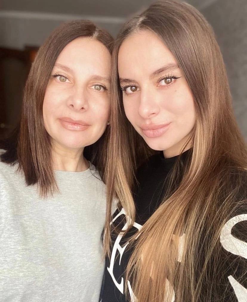 Девочки,привет
Я впервые решила посоветоваться,какой бы взяли цвет 
Всевозможные варианты хочу попробовать...