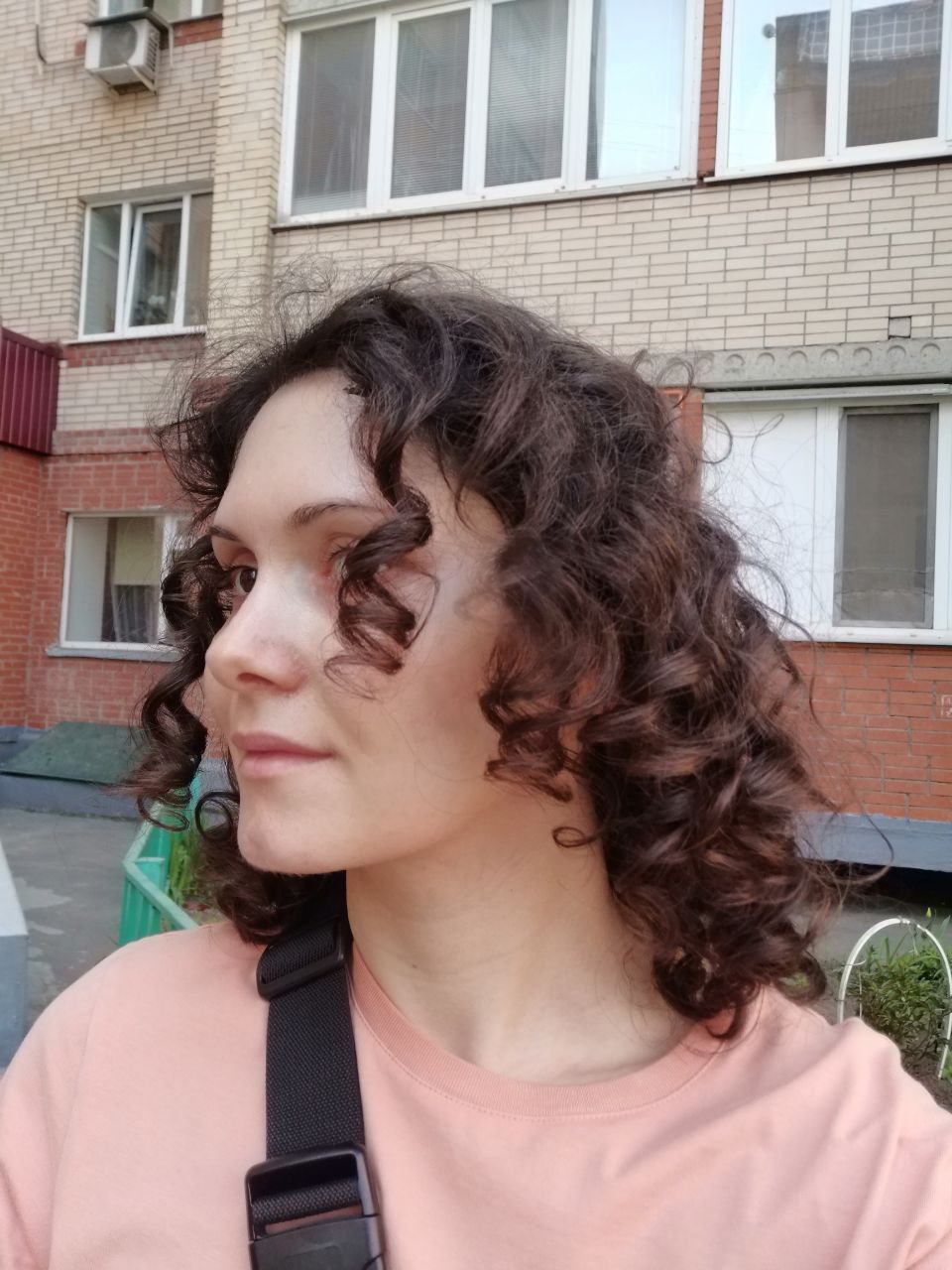 Не, у меня такой же. Это свет. Ну точнее он такой серо-коричневый, а фен серый и вроде они ничего так...