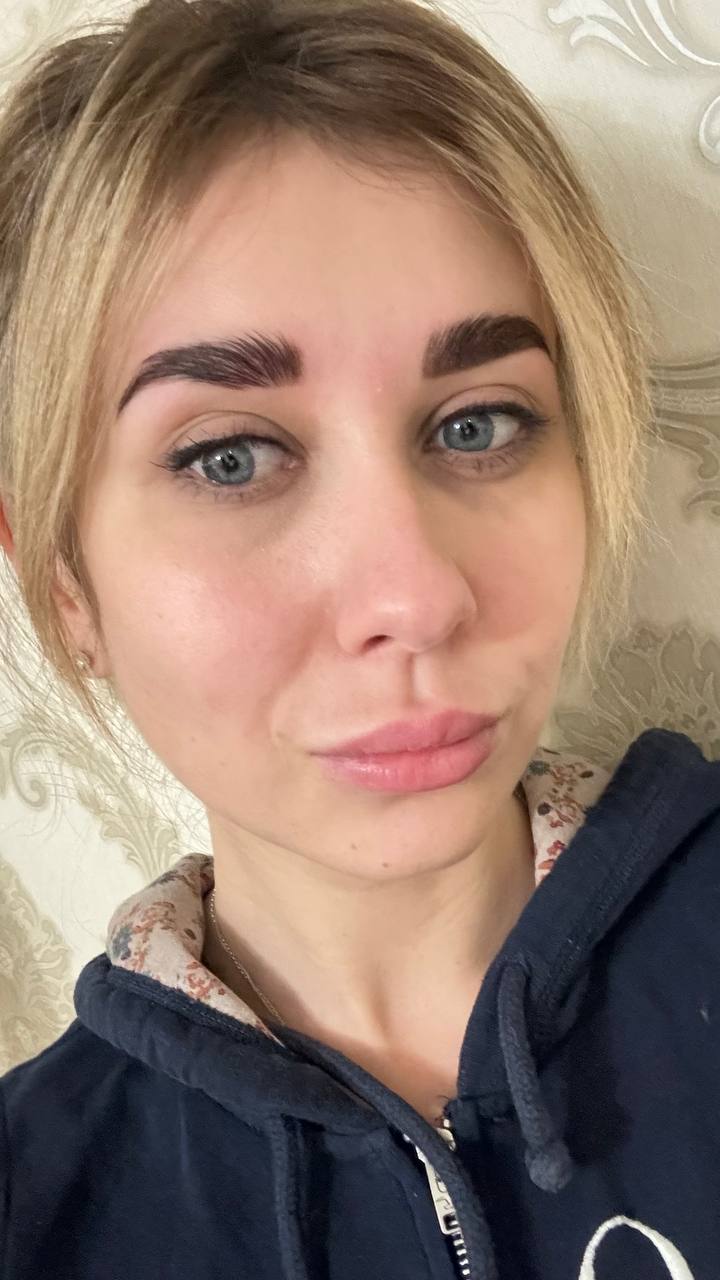 Дівчатка, підскажіть будь ласка, фарбувала фарбою зола 90% light brown, 10% graphit 
ОК 3%
Тримала 3-4...