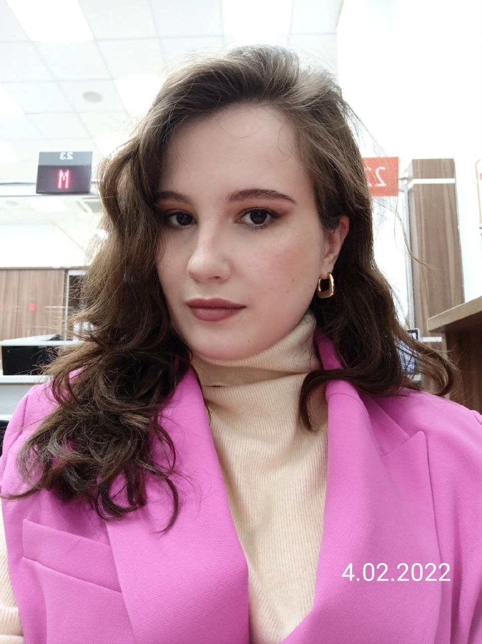 Этот бальзам для увлажнённых волос, тут девочки писали, что кто-то выходил из переувлажнения с ним. А...