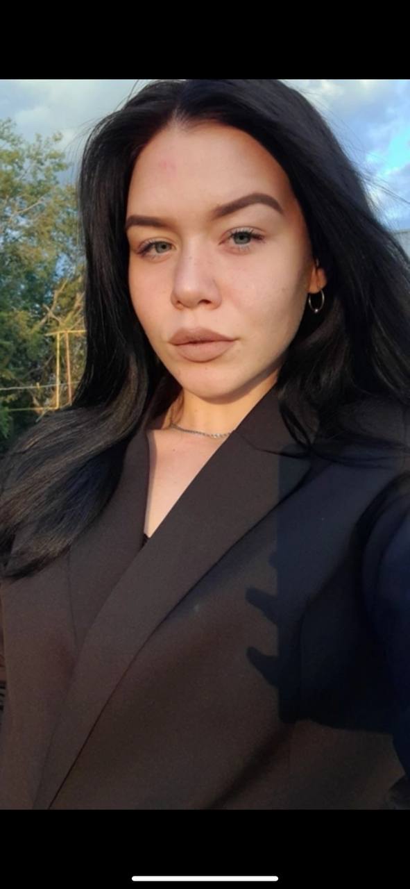 Девочки ,привет)
Завтра придёт эта девушка . Посмотрев ее фотографии поняла что  делает всегда графичные...
