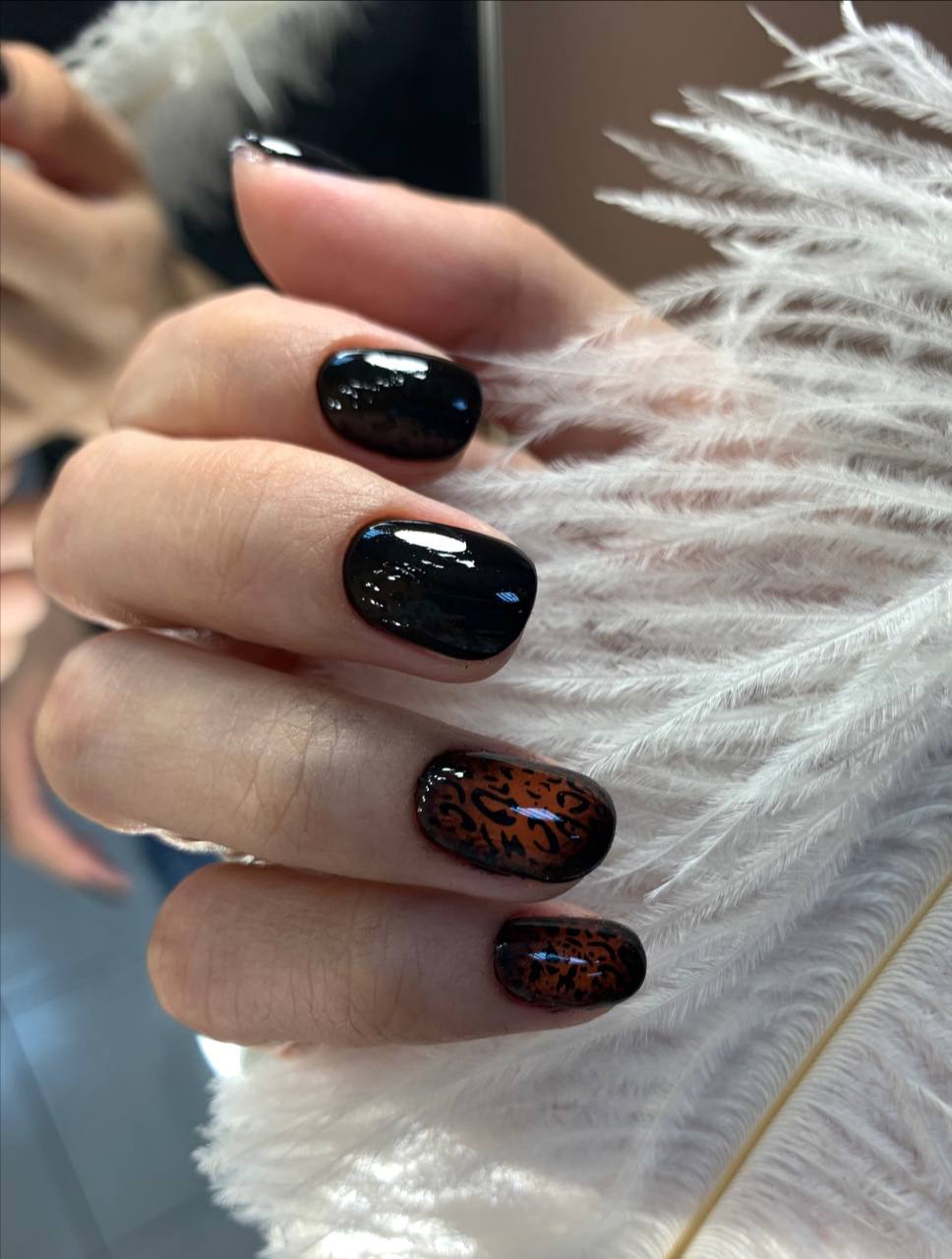 Пользуюсь разными (swanki, moyra, tnl, kapous,, patrisa nail, fornail, boheme, малина) и старички с алика...