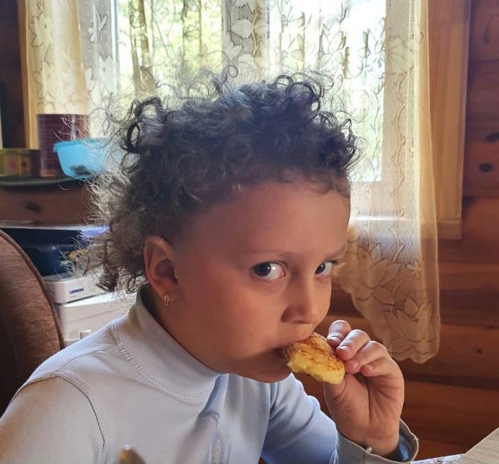 Нужен совет. Девочка, 9 лет. Хочет отрастить волосы. Общие рекомендации вроде реже мыть, не чесать насухую...