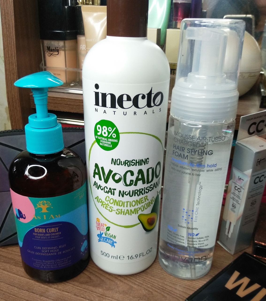 Плюсуюсь к Марие, я к ней ходила и перед НГ ещё пойду.
 https://instagram.com/maria.colorist.organic?utm_medium=copy_link...